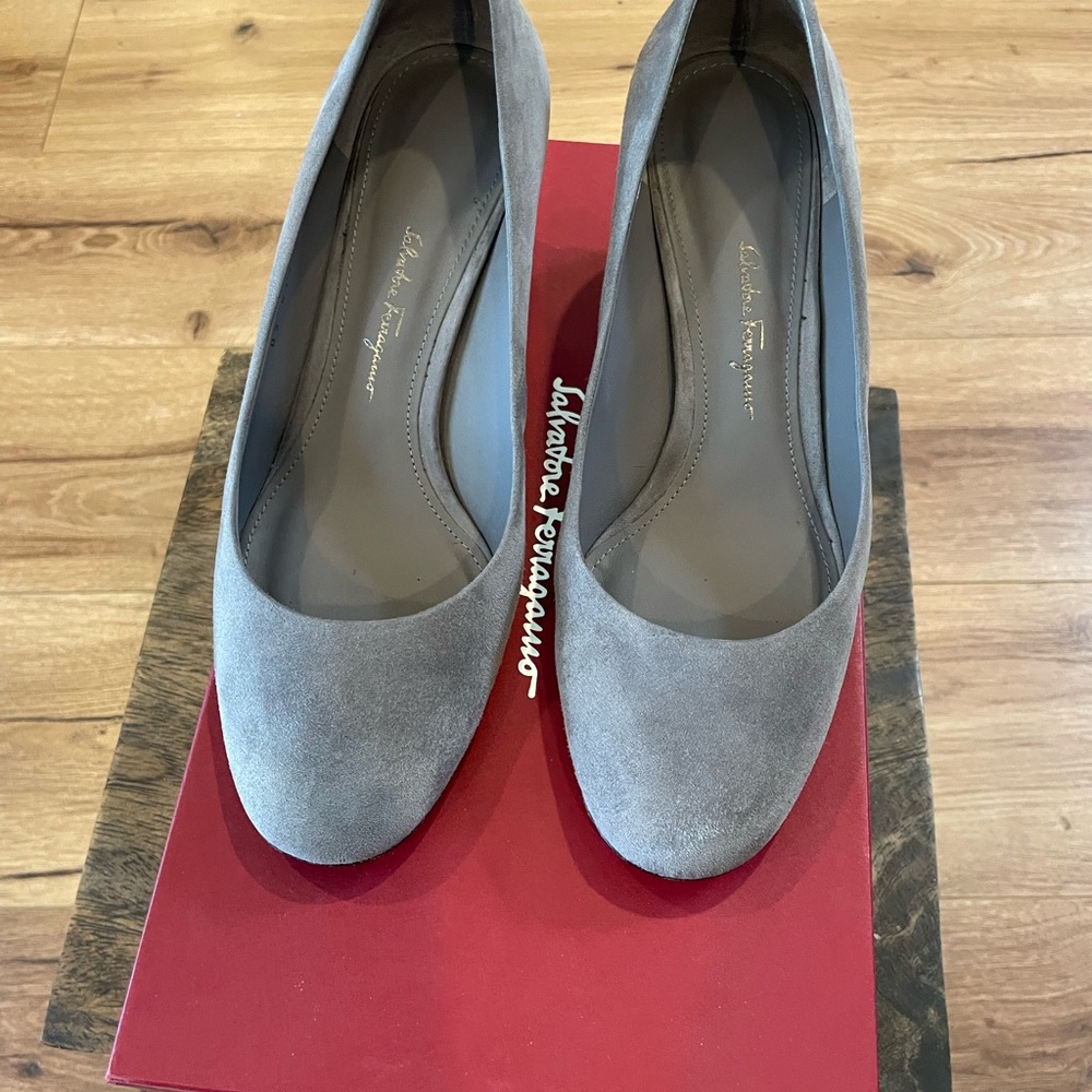Salvatore Ferragamo Women's Gray Suede Flats